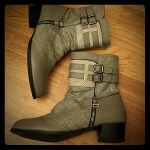 Silver zipper boots 7.5